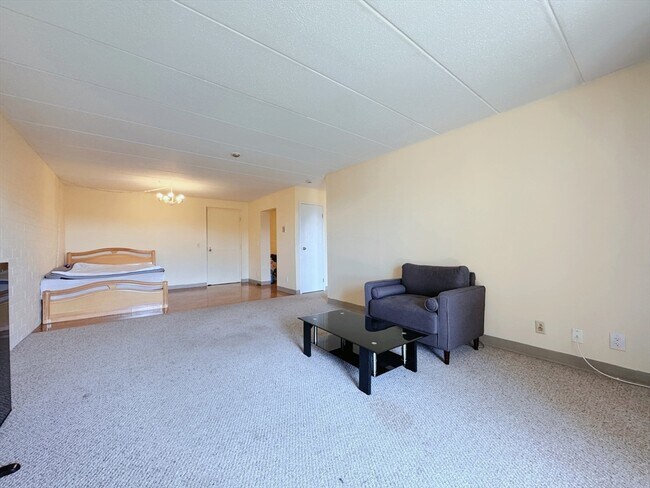185 Quincy Shore Dr in Quincy, MA - Building Photo - Building Photo