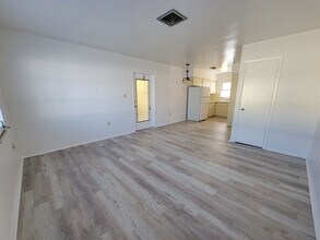 505 Manatee Ct in Venice, FL - Foto de edificio - Building Photo