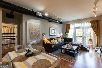 5300 Peachtree Rd in Atlanta, GA - Building Photo - Building Photo