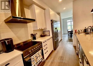 614 Mikinak Rd in Ottawa, ON - Building Photo - Building Photo