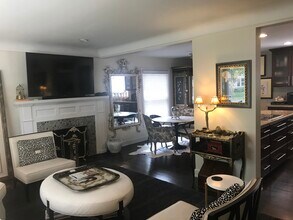 997 Henrietta St, Unit 997 Henrietta St. in Birmingham, MI - Foto de edificio - Building Photo