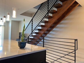 926 E Josephine St in San Antonio, TX - Foto de edificio - Building Photo