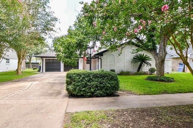 162 Bluebonnet St in Sugar Land, TX - Building Photo - Building Photo