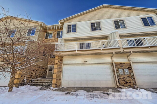 7010 S Park Dr in Savage, MN - Foto de edificio - Building Photo