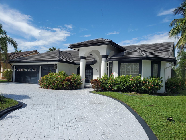 9733 NW 52nd Pl in Coral Springs, FL - Foto de edificio - Building Photo