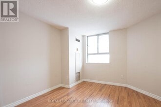 236 Albion Rd in Toronto, ON - Building Photo - Building Photo