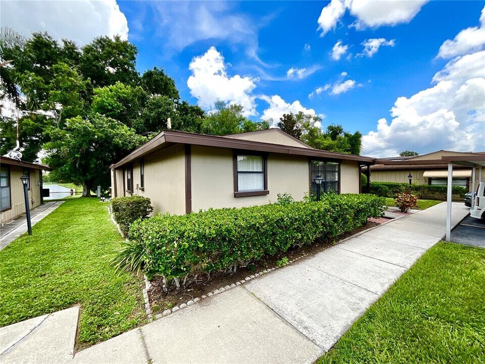 1980 Tahitian Pl in Dunedin, FL - Building Photo