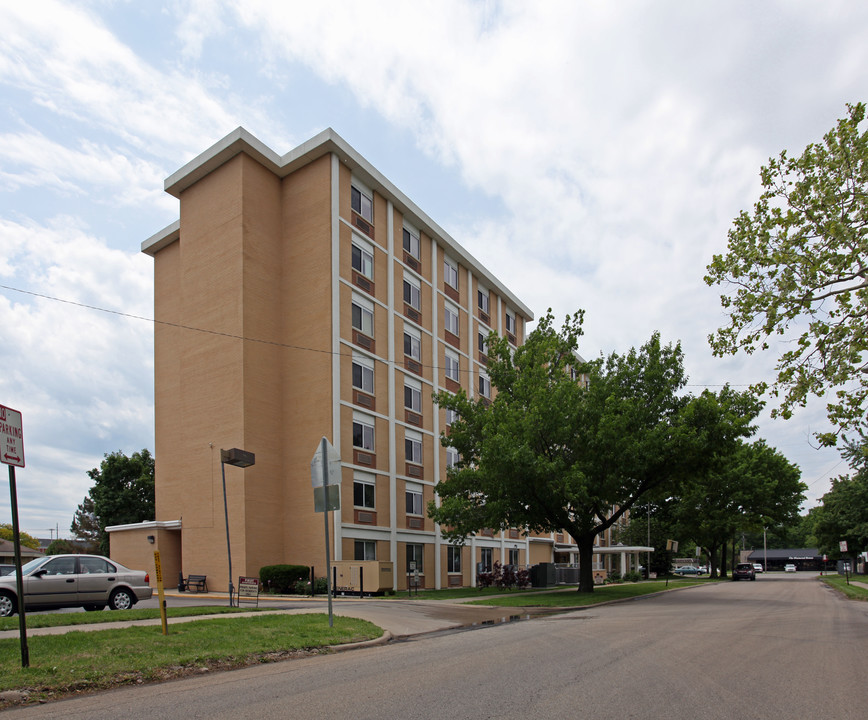 First Apartments in Topeka, KS - Foto de edificio