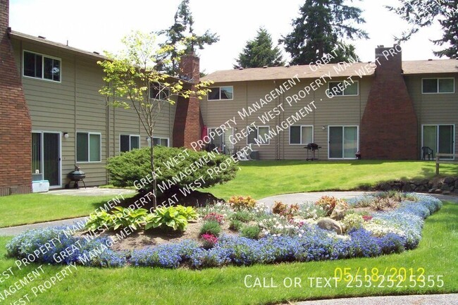 7529 44th St W-Unit -01 in University Place, WA - Foto de edificio - Building Photo