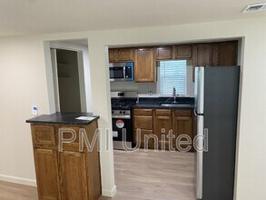1100 E Hickory St in Denton, TX - Building Photo - Building Photo