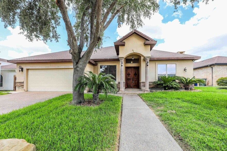 6514 Grande Bay, Unit I-6 in Laredo, TX - Building Photo