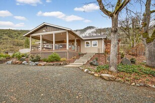 860 Humbug Creek Rd in Jacksonville, OR - Building Photo