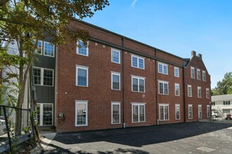 402-410 Washington St in Dedham, MA - Foto de edificio - Building Photo