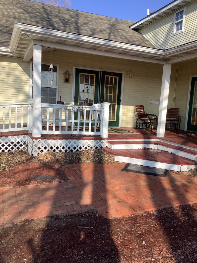 527 Madison Ave Rentals in Wood River, IL