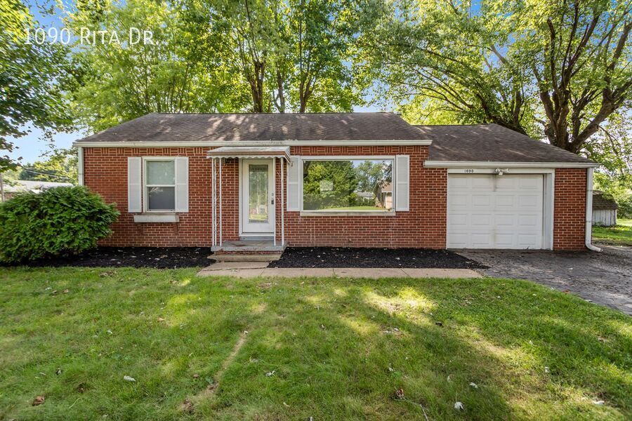 1090 Rita Dr in Greenwood, IN - Building Photo