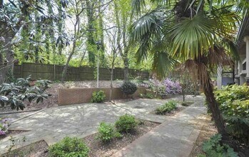 655 E Campus Rd in Athens, GA - Building Photo - Building Photo