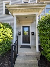 439 W Loveland Ave, Unit Apartment #2 in Loveland, OH - Foto de edificio - Building Photo