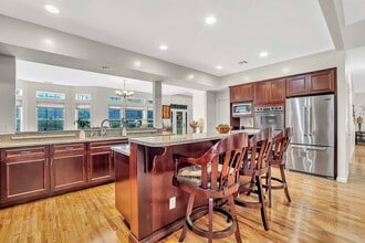 8 Mary Ct in Mahwah, NJ - Building Photo - Building Photo