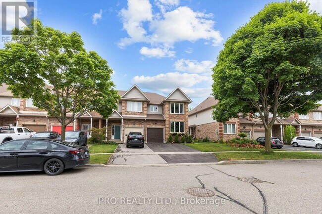 1296 Blanshard Dr in Burlington, ON - Building Photo - Building Photo