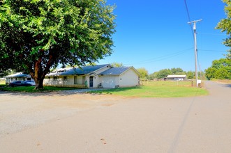 5760 Sunny Ln in Anderson, CA - Building Photo - Building Photo