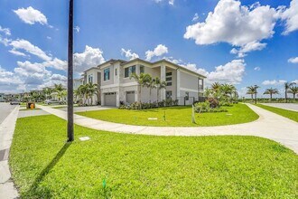 13005 Feathering Wy in Palm Beach Gardens, FL - Building Photo - Building Photo