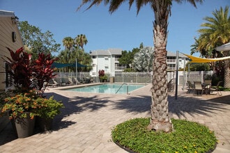 Coral Club Apartment Homes in Bradenton, FL - Foto de edificio - Building Photo