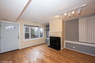 848 W Lill Ave, Unit 1 in Chicago, IL - Building Photo - Building Photo