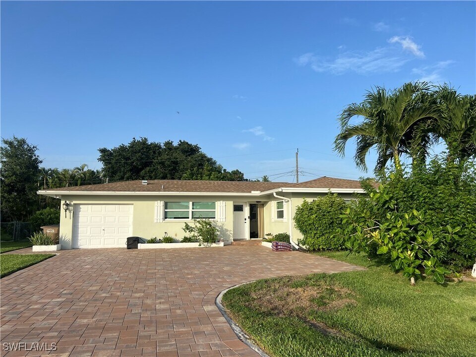 5219 Tower Dr in Cape Coral, FL - Building Photo