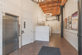 Lake Street Lofts in Chicago, IL - Foto de edificio - Lobby