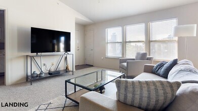 701 W 101st Pl S, Unit 736 in Jenks, OK - Foto de edificio - Building Photo