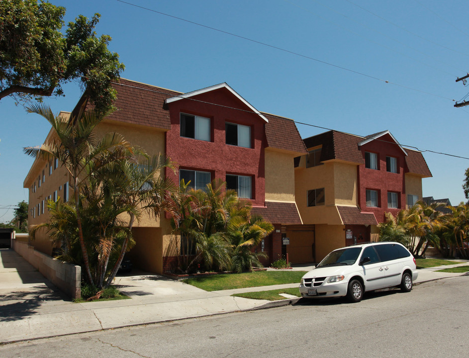 Prairie Pine Apartments in Hawthorne, CA - Building Photo