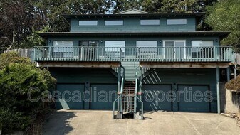 1555 Fircrest Ct SE in Salem, OR - Building Photo