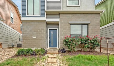 2021 Carlson Dr in Austin, TX - Building Photo - Building Photo