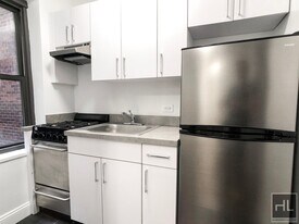 EAST 55 STREET in New York, NY - Building Photo