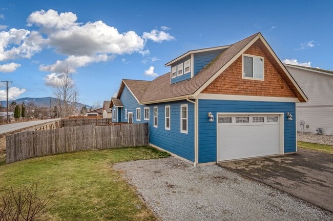 100 Rebeccas Way in Sandpoint, ID - Building Photo - Building Photo