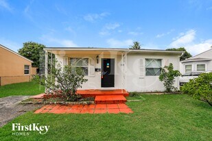 2839 Washington St in Hollywood, FL - Building Photo