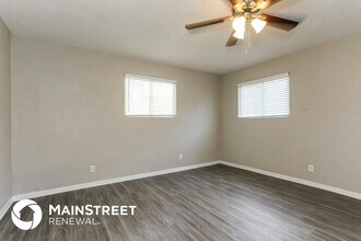 2124 Almeria Way S in St. Petersburg, FL - Foto de edificio - Building Photo