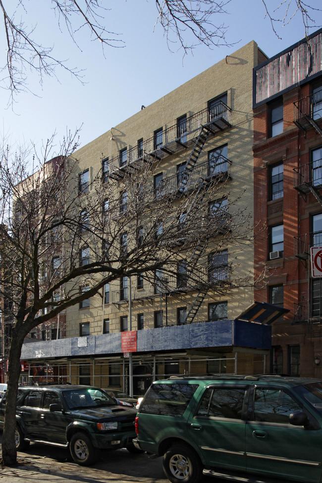 172-176 E 7th St in New York, NY - Foto de edificio - Building Photo