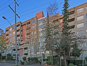 The Elmwood Apartments in New Westminster, BC - Building Photo - Building Photo