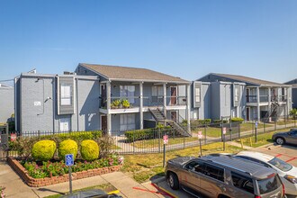 Town Park Apartments in Houston, TX - Foto de edificio - Building Photo