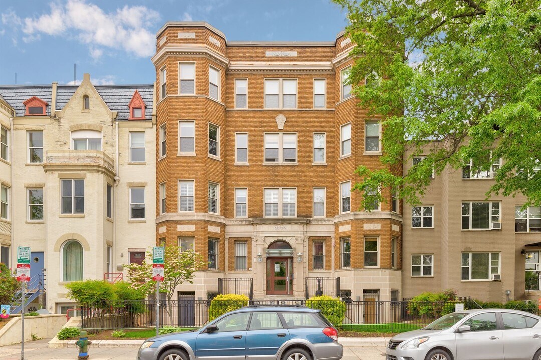 2535 13th St NW in Washington, DC - Building Photo