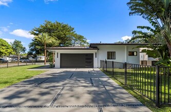 7530 SW 134th St in Pinecrest, FL - Building Photo - Building Photo