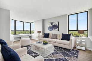 Sophia Apartments in Ottawa, ON - Building Photo