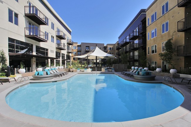 The Village Residences in Mountain View, CA - Foto de edificio - Building Photo