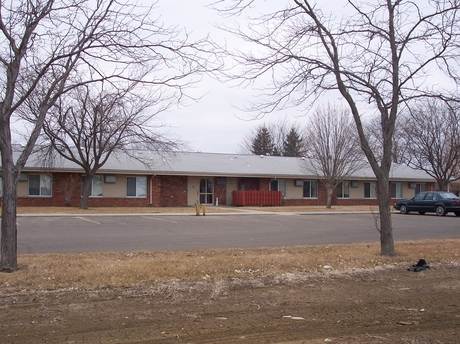 Granada Court in Huron, SD - Building Photo