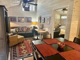 535 E Craig Pl in San Antonio, TX - Building Photo