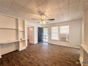 240 W Sessom Dr in San Marcos, TX - Building Photo - Building Photo
