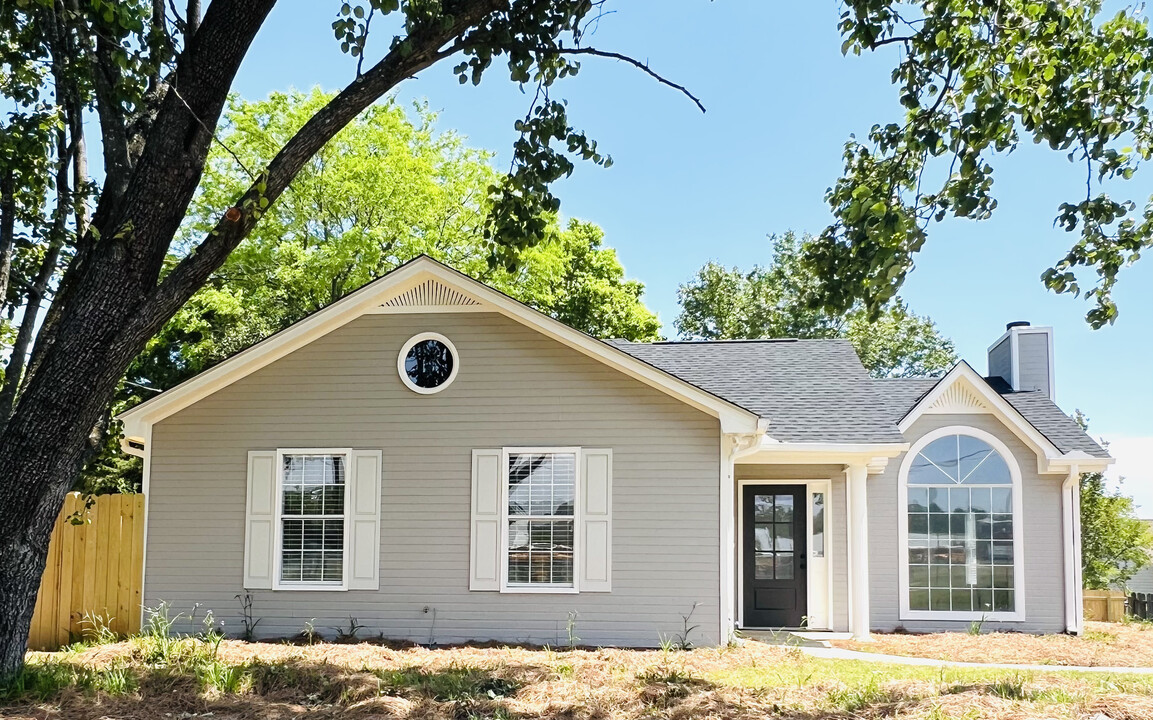 533 Warrior Dr in Alabaster, AL - Foto de edificio