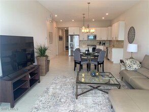 163 Indies Dr E in Naples, FL - Building Photo - Building Photo
