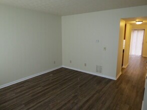 2269 Hughey Dr in Reynoldsburg, OH - Building Photo - Building Photo